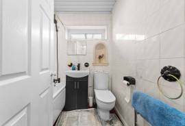 3 bedroom, Bungalow for sale