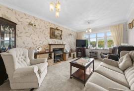 3 bedroom, Bungalow for sale