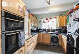 3 bedroom, Semi-detached house for sale