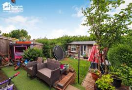 3 bedroom, Semi-detached house for sale