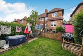 3 bedroom, Semi-detached house for sale