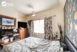 3 bedroom, Semi-detached house for sale