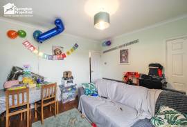 3 bedroom, Semi-detached house for sale