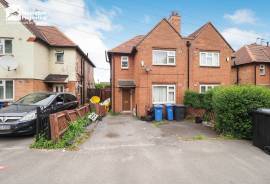 3 bedroom, Semi-detached house for sale