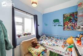 3 bedroom, Semi-detached house for sale