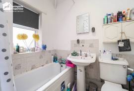 3 bedroom, Semi-detached house for sale