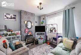 3 bedroom, Semi-detached house for sale