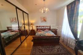 Detached house for rent in Jurmala, 240.00m2
