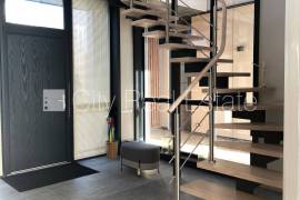 Detached house for rent in Riga district, 350.00m2