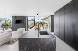 Villa Juba: Contemporary 4-Bedroom Villa with Mono Loco Beach Club Membership in Tamarindo