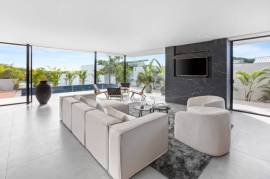 Villa Juba: Contemporary 4-Bedroom Villa with Mono Loco Beach Club Membership in Tamarindo