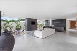 Villa Juba: Contemporary 4-Bedroom Villa with Mono Loco Beach Club Membership in Tamarindo