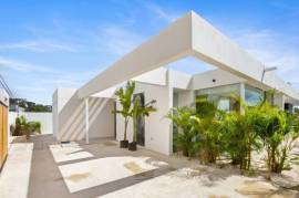 Villa Juba: Contemporary 4-Bedroom Villa with Mono Loco Beach Club Membership in Tamarindo