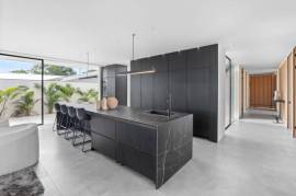 Villa Juba: Contemporary 4-Bedroom Villa with Mono Loco Beach Club Membership in Tamarindo