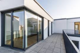 Upscale 4-room penthouse with two terraces close to KaDeWe