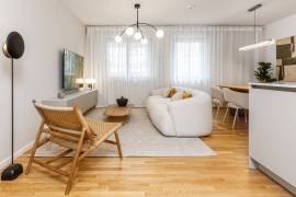 Ready to move-in: Upscale 2 bedroom apartment with Garden in Schoneberg