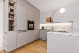 Ready to move-in: Upscale 2 bedroom apartment with Garden in Schoneberg