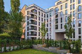 Ready to move-in: Upscale 2 bedroom apartment with Garden in Schoneberg