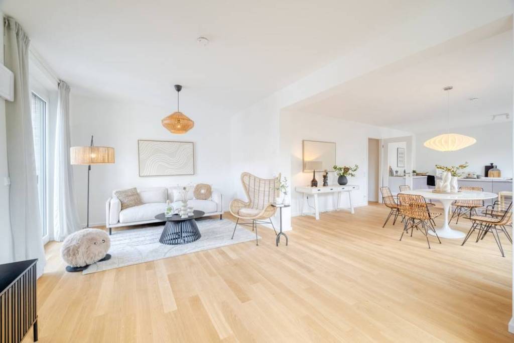 Spacious 4-Room Family Home with Balcony near Viktoriapark