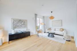 Spacious 4-Room Family Home with Balcony near Viktoriapark