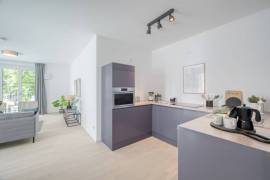 Luxurious Living in Kreuzberg: 3-Room Apartment with 2 Balconies for Sale