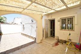 GREAT TOWNHOUSE WITH SWIMMING POOL, SOLARIUM AND GARAGE