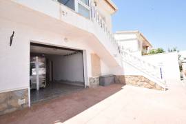 GREAT TOWNHOUSE WITH SWIMMING POOL, SOLARIUM AND GARAGE