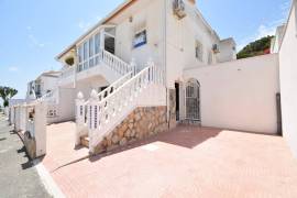 GREAT TOWNHOUSE WITH SWIMMING POOL, SOLARIUM AND GARAGE