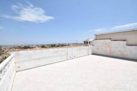 GREAT TOWNHOUSE WITH SWIMMING POOL, SOLARIUM AND GARAGE