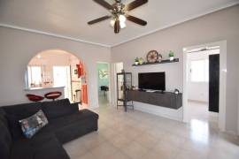 GREAT TOWNHOUSE WITH SWIMMING POOL, SOLARIUM AND GARAGE