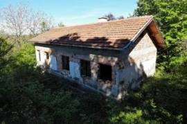 Villa with spacious plot of land and very good location just a few kilometers away from big city in Bulgaria