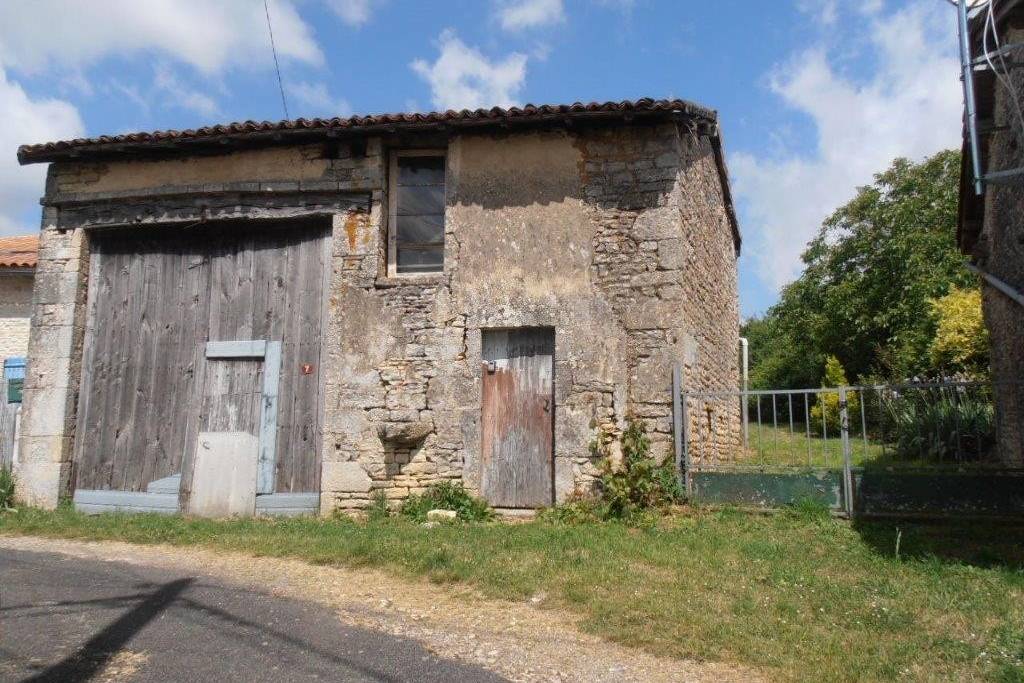 €29000 - Stone Barn To Renovate Near Nanteuil-En-Vallee