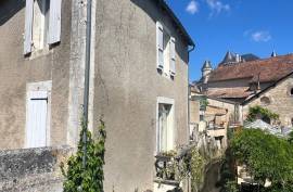 €186000 - Beautiful Character Riverside Property