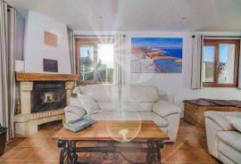 4 Bedrooms - Property - For Sale