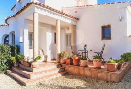 4 Bedrooms - Property - For Sale