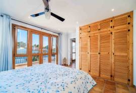 4 Bedrooms - Property - For Sale