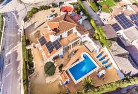 4 Bedrooms - Property - For Sale
