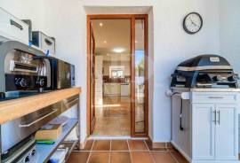 4 Bedrooms - Property - For Sale