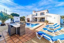 4 Bedrooms - Property - For Sale