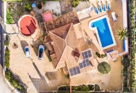 4 Bedrooms - Property - For Sale