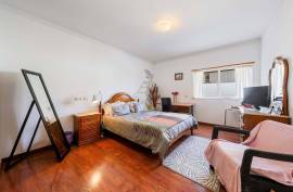 Excellent 4 bedroom triplex villa with ample outdoor space in Portimão