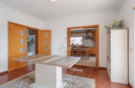 Excellent 4 bedroom triplex villa with ample outdoor space in Portimão