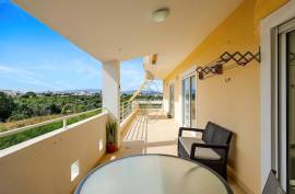 Excellent 4 bedroom triplex villa with ample outdoor space in Portimão