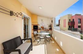 Excellent 4 bedroom triplex villa with ample outdoor space in Portimão