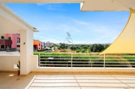 Excellent 4 bedroom triplex villa with ample outdoor space in Portimão