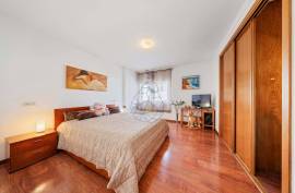 Excellent 4 bedroom triplex villa with ample outdoor space in Portimão