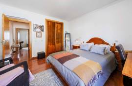 Excellent 4 bedroom triplex villa with ample outdoor space in Portimão