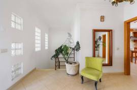 Excellent 4 bedroom triplex villa with ample outdoor space in Portimão
