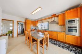 Excellent 4 bedroom triplex villa with ample outdoor space in Portimão