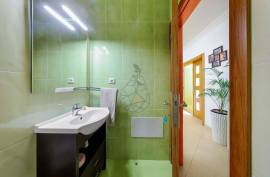 Excellent 4 bedroom triplex villa with ample outdoor space in Portimão